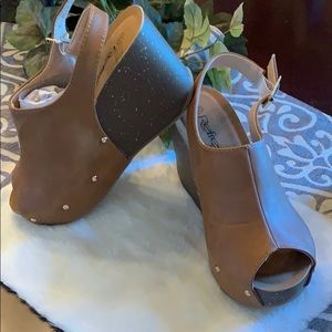 Refresh Shoes - 🔴New, never worn wedges Refresh Shoes - 🔴New, never worn wedges